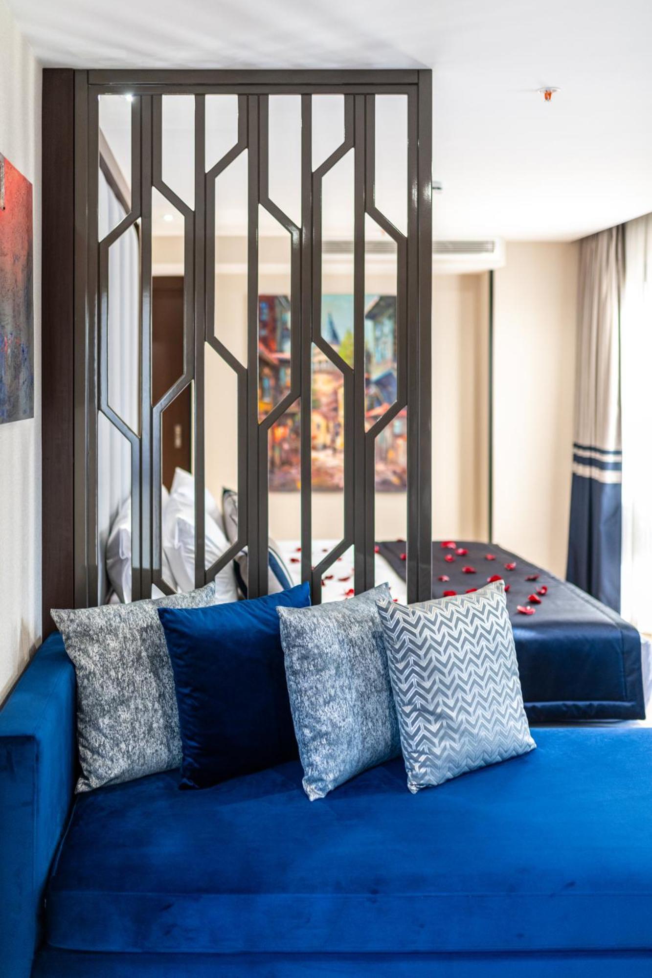 Aprilis Deluxe Hotel Истанбул Екстериор снимка